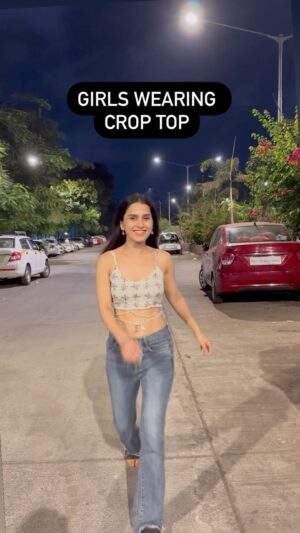 Anushka Kaushik Instagram - The struggle is real for low waist jeans 👖 
.
.

#fashion #styling #stylingtips #jeans #stylist #stylingtips #anushkakaushik