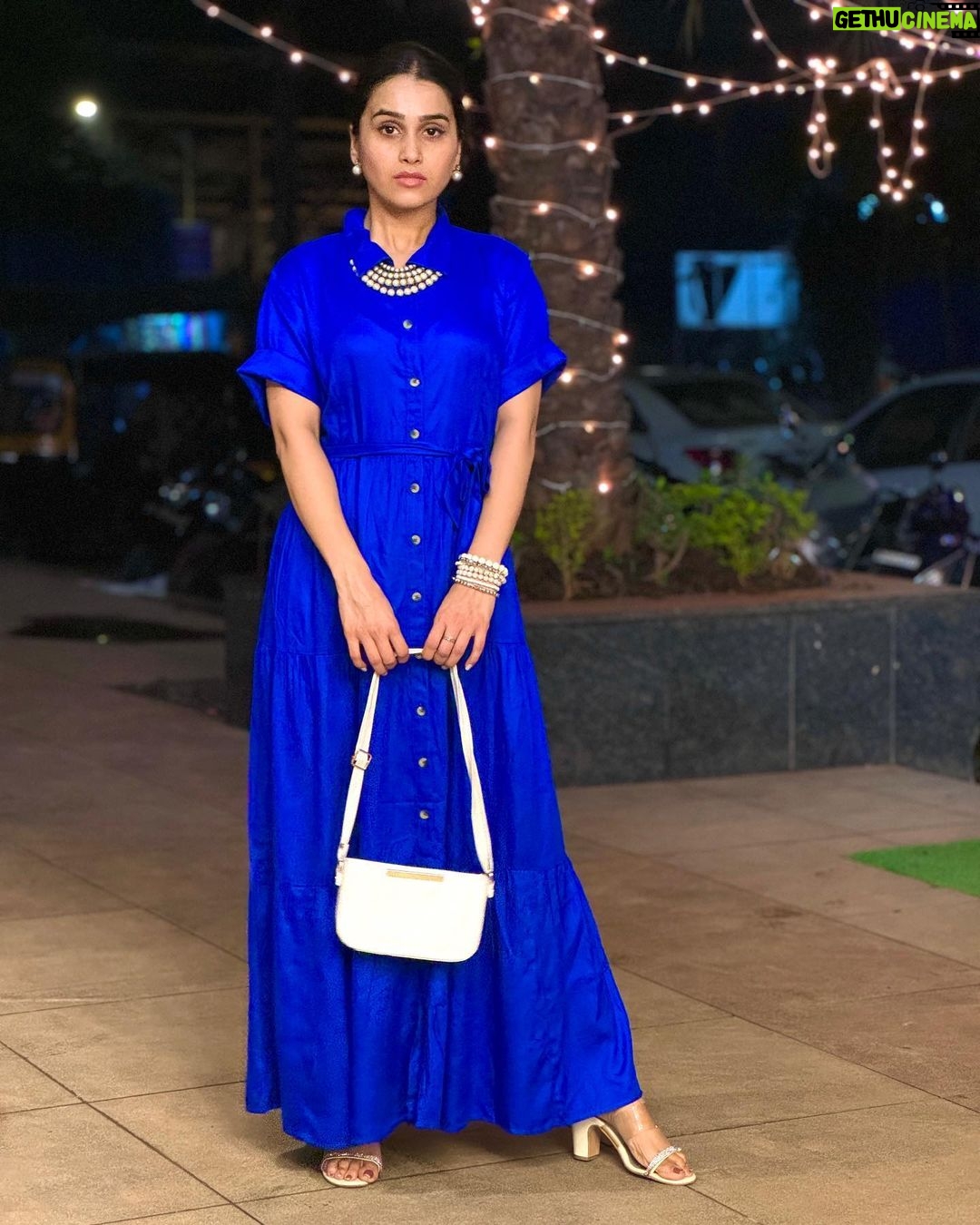 Anushka Kaushik Instagram - Christmas comes early when your friends become ur Santa 🤶 . . . . Outfit: @zaamo.official @thesuwastore . . #christmas #westernfashion #outdoorlife #friendship #friendsforever #anushkasharma #anushkakaushik Mumbai, Maharashtra