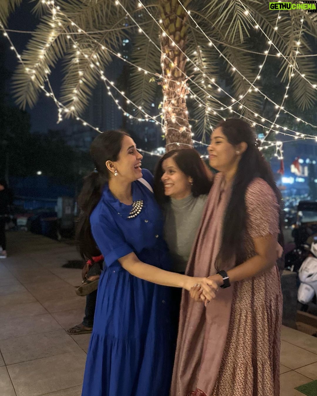 Anushka Kaushik Instagram - Christmas comes early when your friends become ur Santa 🤶 . . . . Outfit: @zaamo.official @thesuwastore . . #christmas #westernfashion #outdoorlife #friendship #friendsforever #anushkasharma #anushkakaushik Mumbai, Maharashtra