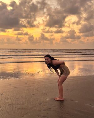 Anushka Kaushik Instagram - Always a water baby 🌊
.
.
🕶️: @accessorizeindiaofficial 
.
#beachside #beachvibes #beachlife #beachday #beachwear #waterbaby #anushkakaushik