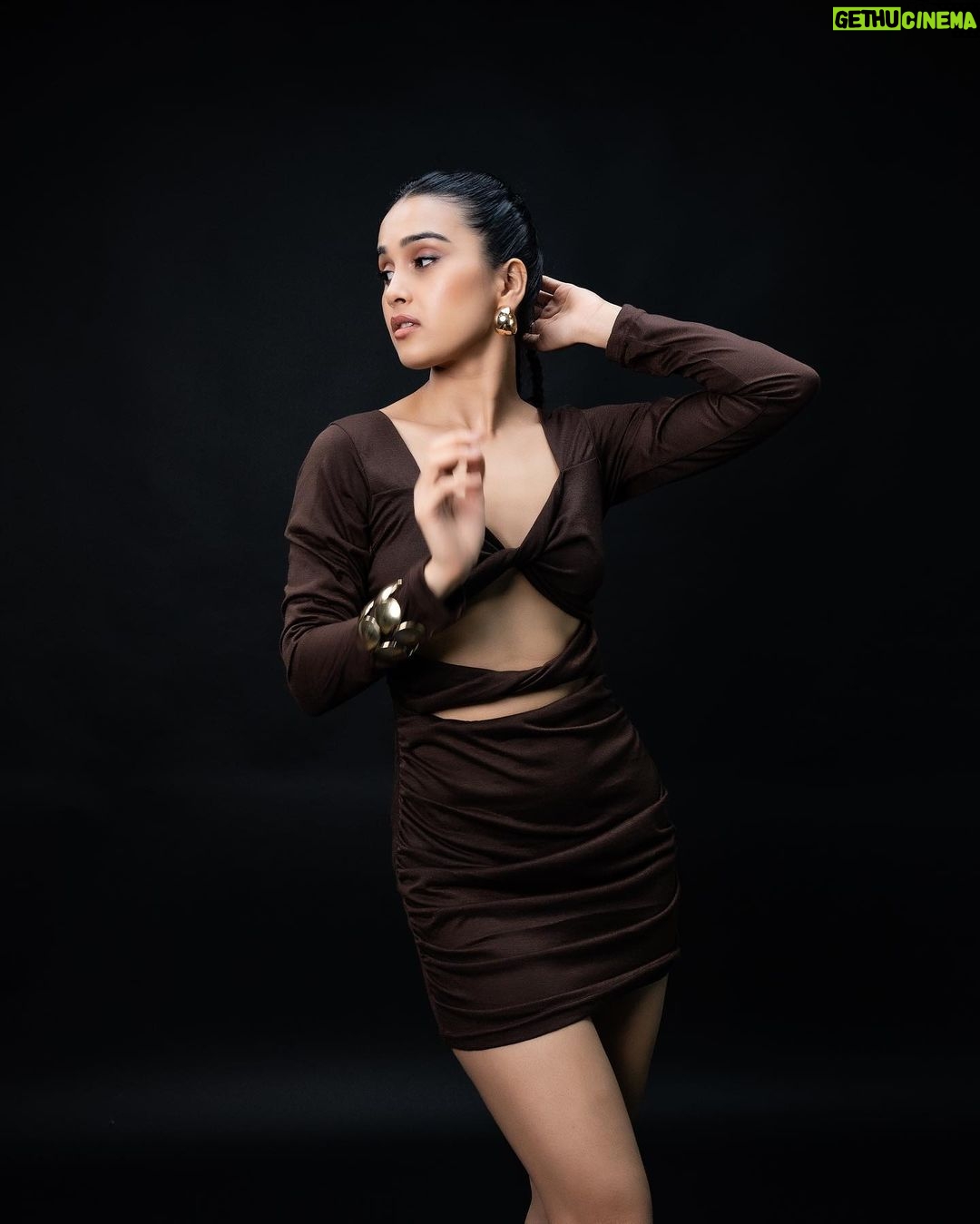 Anushka Kaushik Instagram - Practicing to be your anime girl 👧 . . . Wearing- @zaamo.official @emprallofficial 👗 Styled by- @ruchitasharma27 💃 HMU by- @upasana.chh__ 💄 Captured by- @anshul.varshney_ 📸 Studio by - @filmygyan Supported by- @mdaftabk 🤗 . . . #photoshoot #photooftheday #photoshooting #photoshootidea #animegirl #boldshoot #boldgirl #studioshoot #studioshooting #anushkakaushik