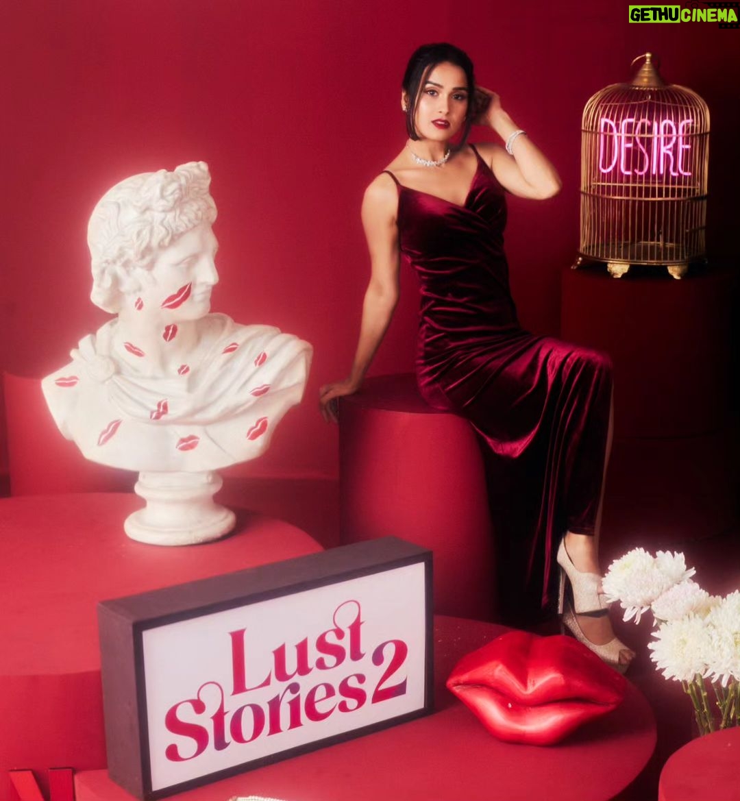 Anushka Kaushik Instagram - Is red only the colour of love ? 💋 Lust Stories S2 is finally out 🤤 . . . 💄: @upasana.chh__ 💃: @thisisarpitaaa @netflix_in @iamitrsharma @rsvpmovies @flyingunicornfilms @ronnie.screwvala @ashidua @ameetdhanwani @pashanjal @mehrasahil @roopalisinghal @kajol @kumudkmishra @hemantbhandari @shalinisharma03 @abhisheknotani @tapanbasu @aleya.sen @castingchhabra @mukeshchhabracc @prabudhsardana @neena_gupta @mrunalthakur @angadbedi @itsvijayvarma @tamannaahspeaks @tillotamashome @amrutasubhash @konkona . . #lust #lustforlife #love #luststories #luststories2 #netflix #netflixseries #netflixmovies #netflixoriginal #netflixandchill #netflixshows #newshow #newwork #newseries #actor #acting #AnushkaKaushik