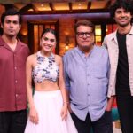 Anushka Kaushik Instagram - Aaj The kapil Sharma show par ‘Garmi’ badhne wali hai🔥 . . . Also *another* *update*(Alot of ppl don’t know)— 5 years ago! I did my 1st ever project,a Bollywood feature film starring Jimmy Shergil sir. After pack up I ran to get a picture clicked with him but couldn’t get one . Cut to - 5 years later! It feels so grateful to sit right beside him 🕉️ on TKSS & Yes! Mom was constant on both the sets . . #momlove #tkss #garmi #thekapilsharmashow #kapilsharma #cast #hasil #actors #actorslife #dreambig #dreamcometrue #childhooddream #blessed #AnushkaKaushik