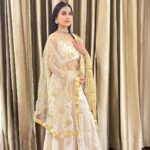 Anushka Kaushik Instagram - Got extra ready for 500k ❣️ . . . . #whitedress #weddingwear #weddingdress #indianoutfit #indianoutfits #ootdfashion #outfitoftheday #anushkakaushik