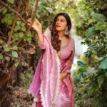 Aparna Dixit Instagram - Your sunshine in human form ☀️ ✨ Wearing @panna.in HMU @makeupstorybyroma Styled by @yourstylistforever Captured by @rohitgaikwadfilms