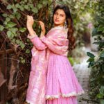 Aparna Dixit Instagram - Your sunshine in human form ☀️ ✨ Wearing @panna.in HMU @makeupstorybyroma Styled by @yourstylistforever Captured by @rohitgaikwadfilms