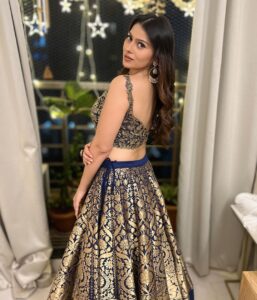 Aparna Dixit Instagram - Ohh so pretty!! . Wearing @datetheramp Styled by @yourstylistforever Jewellery @miranabymegha HMU @makeupstorybyroma