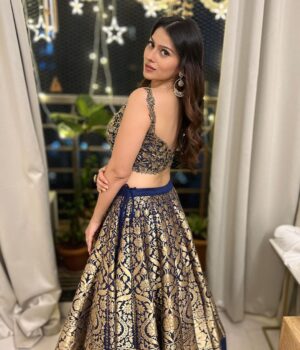 Aparna Dixit Instagram - Ohh so pretty!! 
.
Wearing @datetheramp 
Styled by @yourstylistforever 
Jewellery @miranabymegha 
HMU @makeupstorybyroma