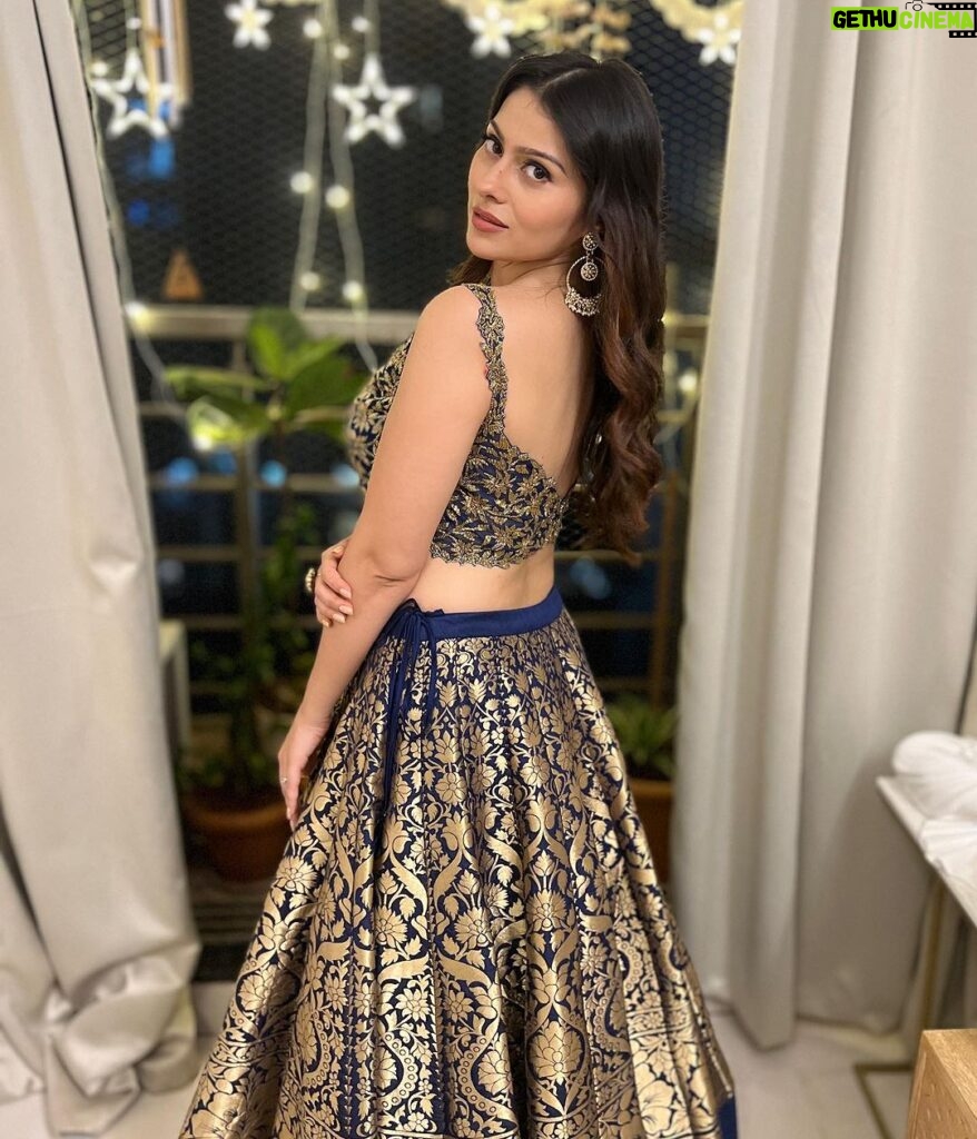 Aparna Dixit Instagram - Ohh so pretty!! . Wearing @datetheramp Styled by @yourstylistforever Jewellery @miranabymegha HMU @makeupstorybyroma