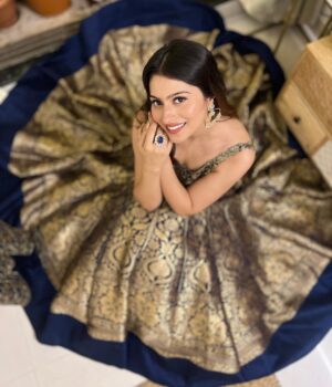 Aparna Dixit Instagram - Ohh so pretty!! 
.
Wearing @datetheramp 
Styled by @yourstylistforever 
Jewellery @miranabymegha 
HMU @makeupstorybyroma