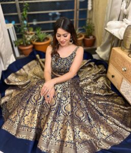 Aparna Dixit Instagram - Ohh so pretty!! . Wearing @datetheramp Styled by @yourstylistforever Jewellery @miranabymegha HMU @makeupstorybyroma