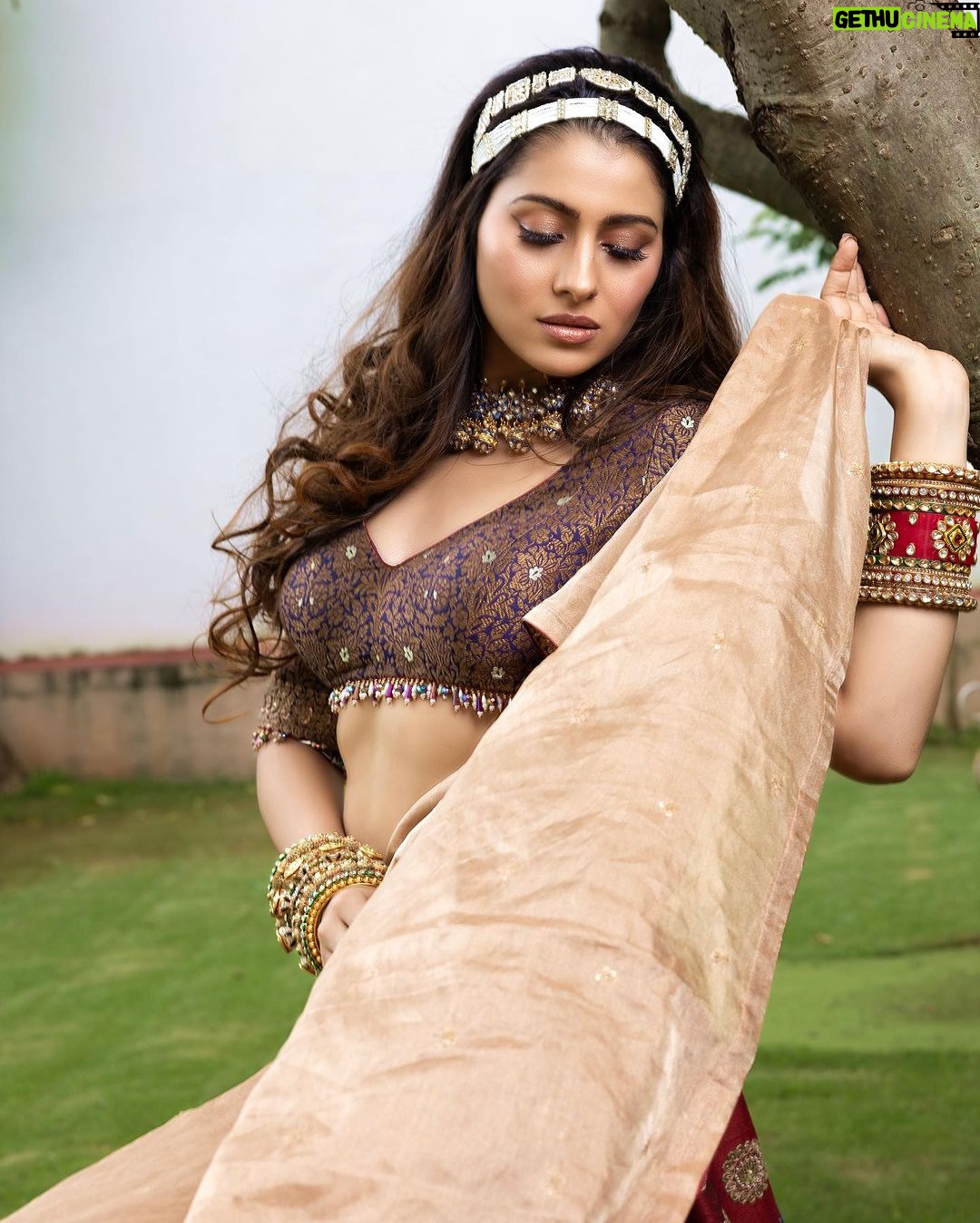 Aparna Dixit Instagram - Last ones from this look πΉ . Shoot Concept & Creative Direction: @thebridesofindia @mansidhanak Hair & Makeup by: @makeupbypompy Makeup products: @nourrbymallikabhat On set styling: @stylebysugandhasood Location: @westinmumbaipowai π Outfit: @rockystarofficial Jewellery: @rimayuO7 Photography by: @harshphotography11 Production: @mansidhanak @vinavb @akshitsmehta