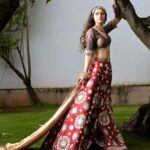 Aparna Dixit Instagram - 🌹 Shoot Concept & Creative Direction: @thebridesofindia @mansidhanak Hair & Makeup by: @makeupbypompy Makeup products: @nourrbymallikabhat On set styling: @stylebysugandhasood Location: @westinmumbaipowai 📍 Outfit: @rockystarofficial Jewellery: @rimayuO7 Photography by: @harshphotography11 Production: @mansidhanak @vinavb @mehtaakshit The Westin Mumbai Powai Lake