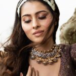 Aparna Dixit Instagram - ✨ Shoot Concept & Creative Direction: @thebridesofindia @mansidhanak Hair & Makeup by: @makeupbypompy Makeup products: @nourrbymallikabhat On set styling: @stylebysugandhasood Location: @westinmumbaipowai 📍 Outfit: @rockystarofficial Jewellery: @rimayuO7 Photography by: @harshphotography11 Production: @mansidhanak @vinavb @mehtaakshit The Westin Mumbai Powai Lake