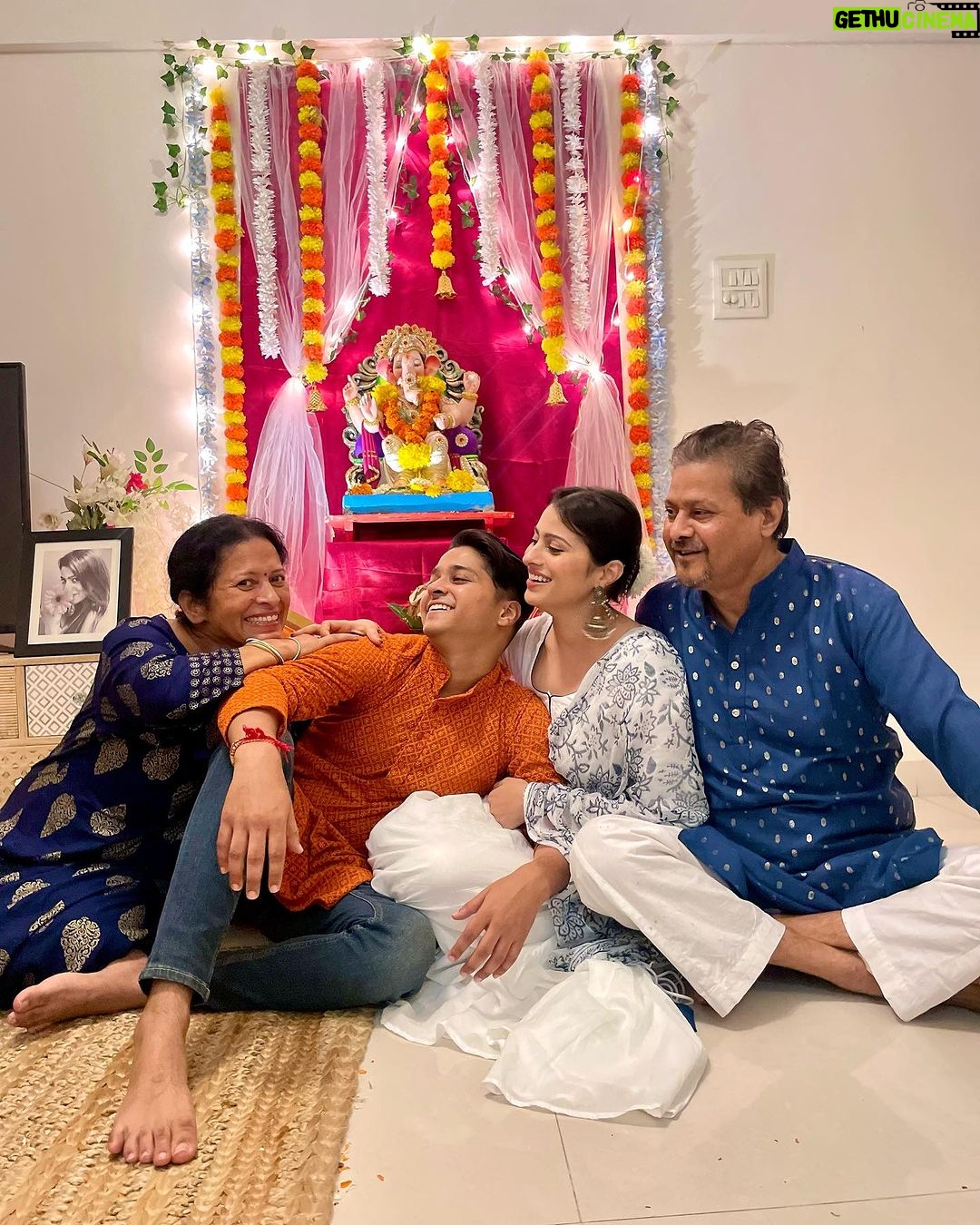 Aparna Dixit Instagram - 3 blissful days 😇🙏🏻🌸 #ganpatibappamorya
