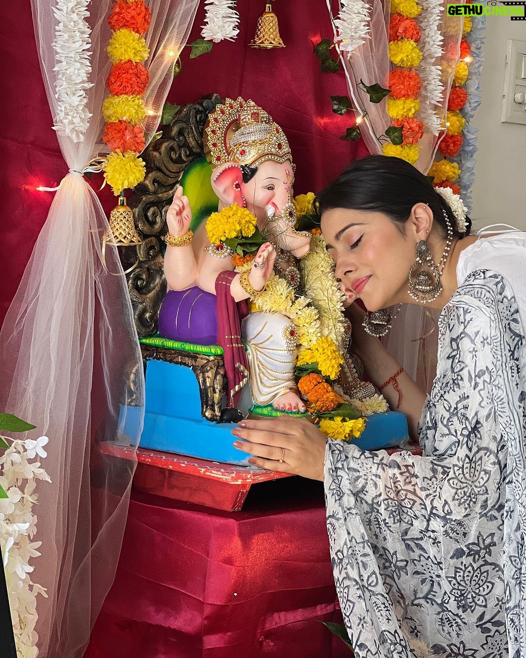 Aparna Dixit Instagram - 3 blissful days 😇🙏🏻🌸 #ganpatibappamorya