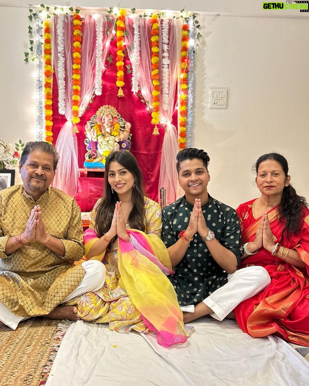 Aparna Dixit Instagram - 3 blissful days 😇🙏🏻🌸 #ganpatibappamorya