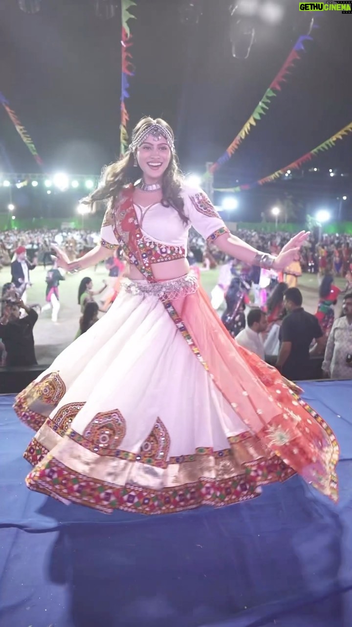 Aparna Dixit Instagram - At Swarnakar garba mahostav, Jodhpur. The girls also taught me some garba moves 💃🏻 Jodhpur City, Rajasthan, India