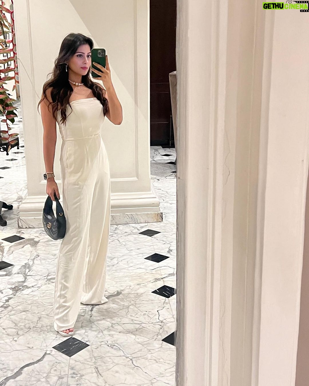 Aparna Dixit Instagram - Can’t ever go wrong with white 🤍 Colombo, Sri Lanka