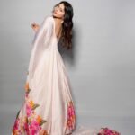 Aparna Dixit Instagram - 🌷 . . Wearing @the_adhya_designer Earrings @cherryblossoms.designs HMU @makeupstorybyroma Clicked by @sagarfilms194 Location @s3.mumbai