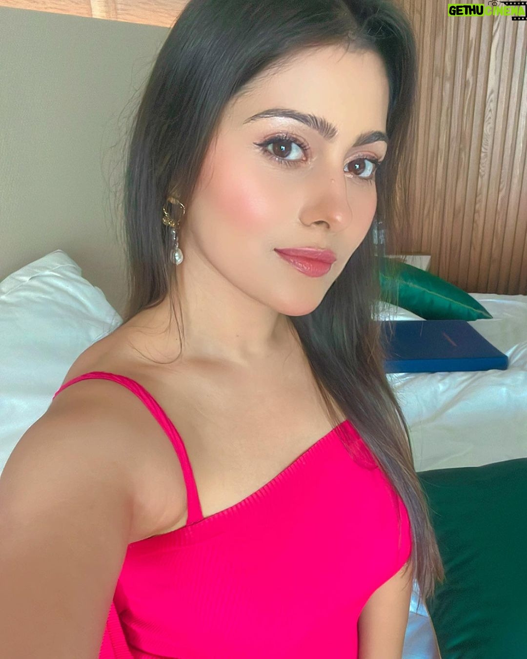 Aparna Dixit Instagram - Selfies >>>>> Felt cute might delete later.