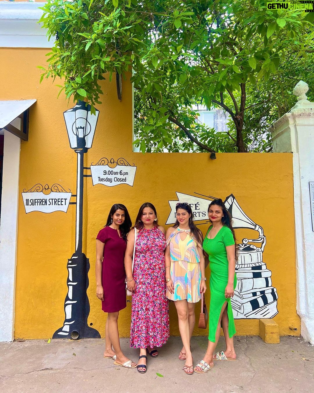 Aparna Dixit Instagram - A tale of beautiful walls and four friends, yummy dinner with no ends failed attempt of following trends and issues that our laughter mends. ♾️🤍 #pondicherry Pondicherry
