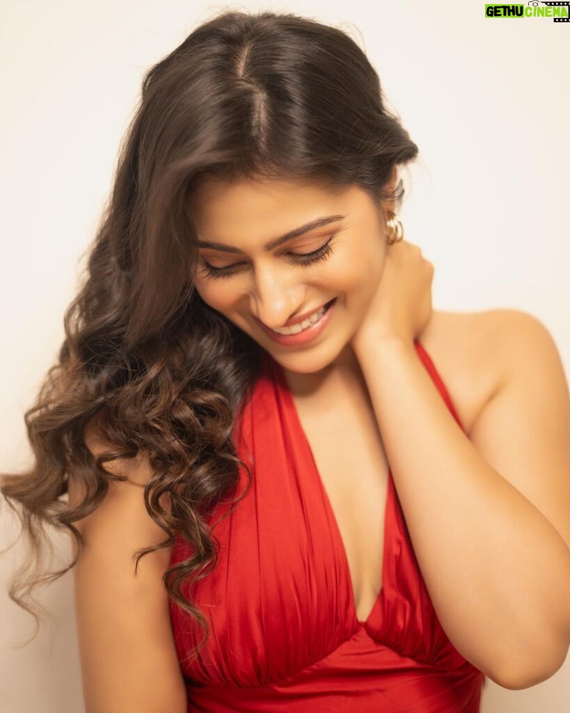 Aparna Dixit Instagram - Smiling through it all 😇 . . 📷 @sudopicia HMU @makeupstorybyroma