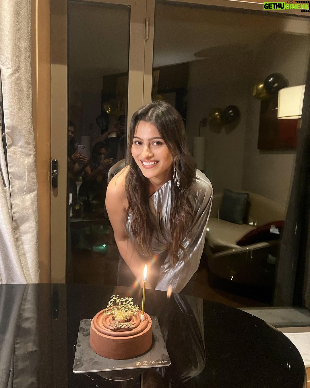 Aparna Dixit Instagram - Happy Appy day to my one and only APPY . I wont write the big paragraph this year bcoz we hv grown up now but bas itna hi ki no one can on the planet replace you in my life and tumhare bina ho nhi payega humse . You are the most special and you make everything, every moment special. I love you π πΈπππ§Ώ #serenatomyblair #soulsisters @aparnadixit2061 Mumbai, Maharashtra