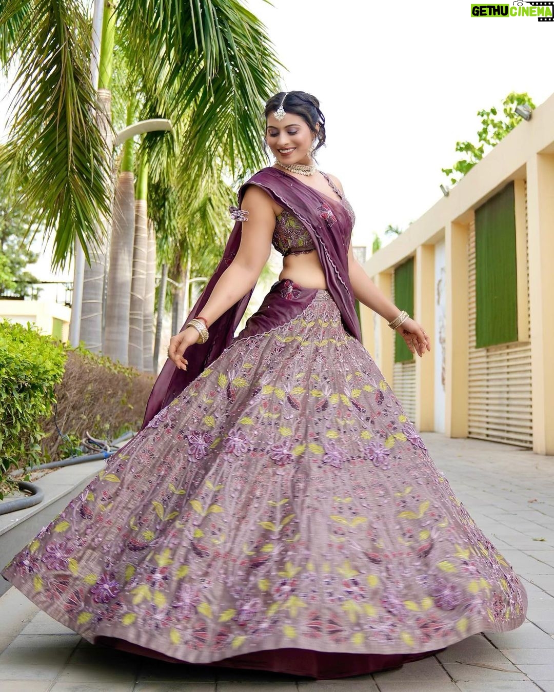 Aparna Dixit Instagram - Calm before the stormy baarat ka dance 💃🏻 To bring home #merebrotherkidulhan #arang . Wearing @showshaa @vblitzcommunications Jewellery @indianjewellery999 Styled by @nisha_shah__ HMU @pallavi_makeovers_pmo Clicked by @realaceproductions Coordinated by @hub_of_branding Delhi, India