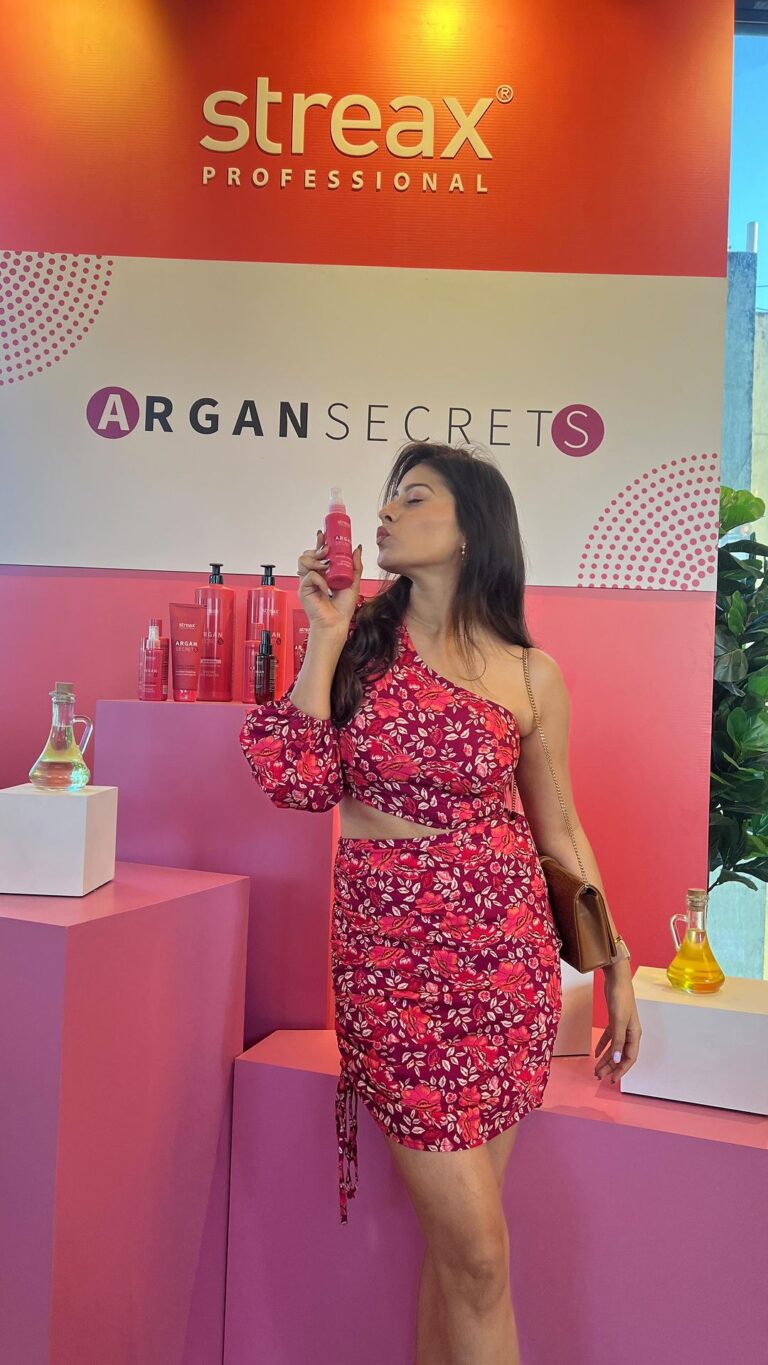 Aparna Dixit Instagram - Discover Hair Care Secrets with Streax Professional! 💇‍♀️✨ Immerse yourself in the world of vibrant colors and healthy hair with the Argan Secrets Range. 🌈💆‍♀️ Say goodbye to faded colors and hello to long-lasting vibrancy. 🌟 Experience the nourishing power of argan oil and enjoy 90% color retention. 🙌 Don’t miss out, to buy the range, go to the Nykaa app and type Streax Professional Argan Secrets and give your hair the love it deserves! ❤️✨ #StreaxProfessional #HairCareSecretsStreet #ArganSecrets #VibrantHair #LongLastingColor #ColoredHair #HappyHair #ColorConfident