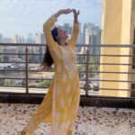 Aparna Dixit Instagram - Its International Dance Day and we all know dancing is a love language ♥️ Saw this choreography online today and wanted to post a video on this. Wearing my new @thechikanlabel kurta set