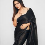 Aparna Dixit Instagram - Magic in black 🪄 . . 📷 @trueclick01 HMU @makeupstorybyroma