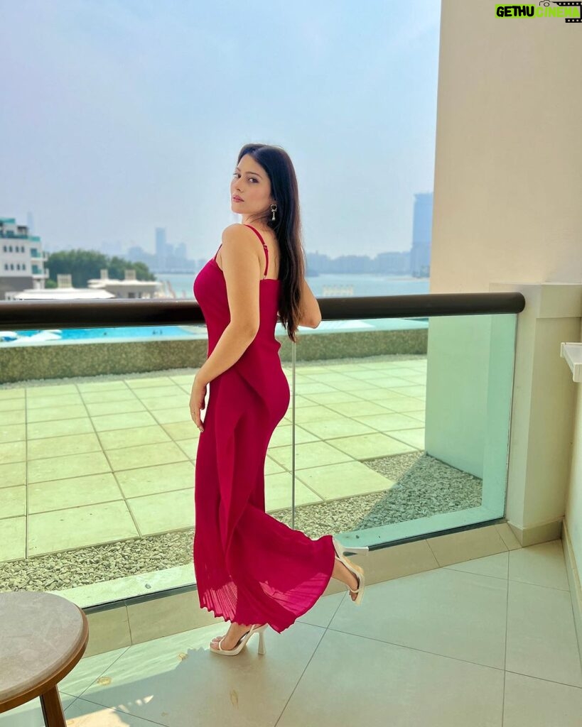 Aparna Dixit Instagram - 🌹 Wearing @labelsimrankatyal Earrings @cherryblossoms.designs Styled by @yourstylistforever TAJ Exotica Resort and spa, the Palm Dubai