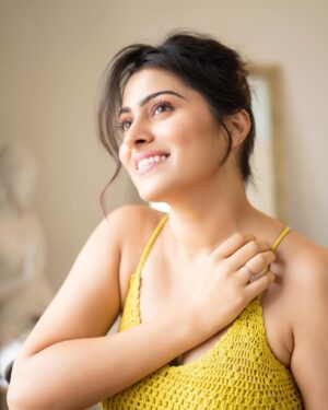 Aparna Dixit Instagram - You are the sky.
Everything else is just the weather.
.
.
📷 @sudopicia 
HMU @makeupstorybyroma