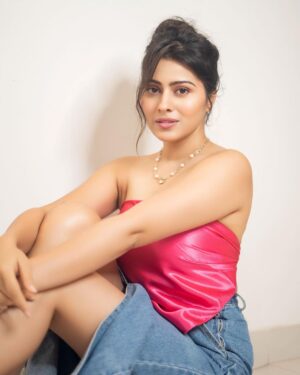 Aparna Dixit Instagram - Your Barbie is here 🎀
.
.
Clicks by @sudopicia 
HMU @makeupstorybyroma