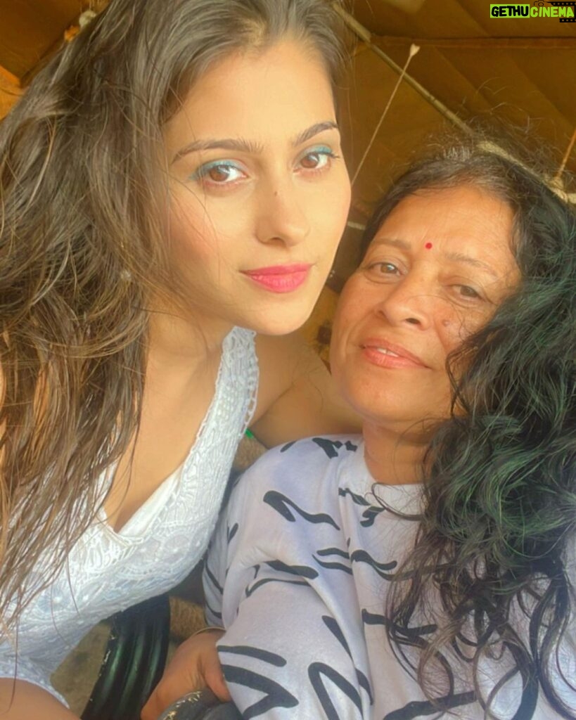 Aparna Dixit Instagram - Happy Birthday to my strength, my motivation, my support system, my backbone, my everything. I love you so much mumma 😘♥️
