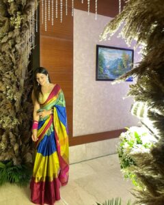 Aparna Dixit Instagram - Six yards of elegance. ✨ To finally learning how to drape my own saree♥️