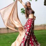 Aparna Dixit Instagram - 🌹 Shoot Concept & Creative Direction: @thebridesofindia @mansidhanak Hair & Makeup by: @makeupbypompy Makeup products: @nourrbymallikabhat On set styling: @stylebysugandhasood Location: @westinmumbaipowai 📍 Outfit: @rockystarofficial Jewellery: @rimayuO7 Photography by: @harshphotography11 Production: @mansidhanak @vinavb @mehtaakshit The Westin Mumbai Powai Lake