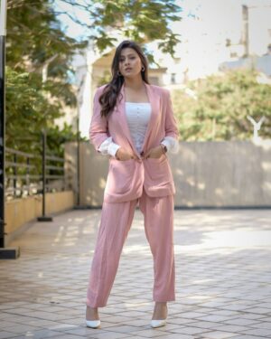 Aparna Dixit Instagram - Train your mind to have more faith than fear. ✨
.
Shot by @shutterjuicestudio 
Wearing @shop.dlanxa 
Styled by @styling.your.soul