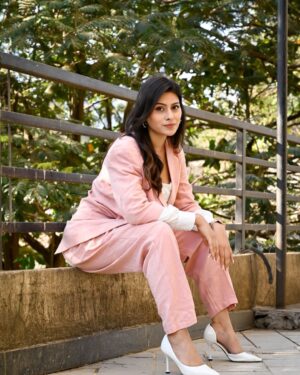 Aparna Dixit Instagram - Train your mind to have more faith than fear. ✨
.
Shot by @shutterjuicestudio 
Wearing @shop.dlanxa 
Styled by @styling.your.soul