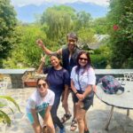 Aparna Dixit Instagram - The simple life.🏔️♥️🧘‍♀️ Just few close friends, fresh air, happy thoughts and a lot of laughter. Andretta, Himachal Pradesh
