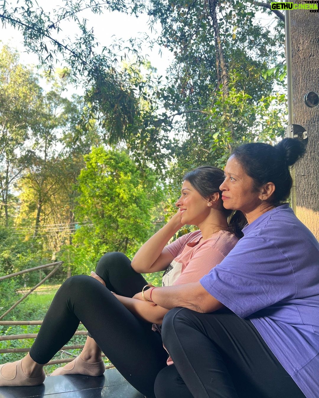 Aparna Dixit Instagram - Mera rab, mera sab Meri maa ♥️ @geeta6006