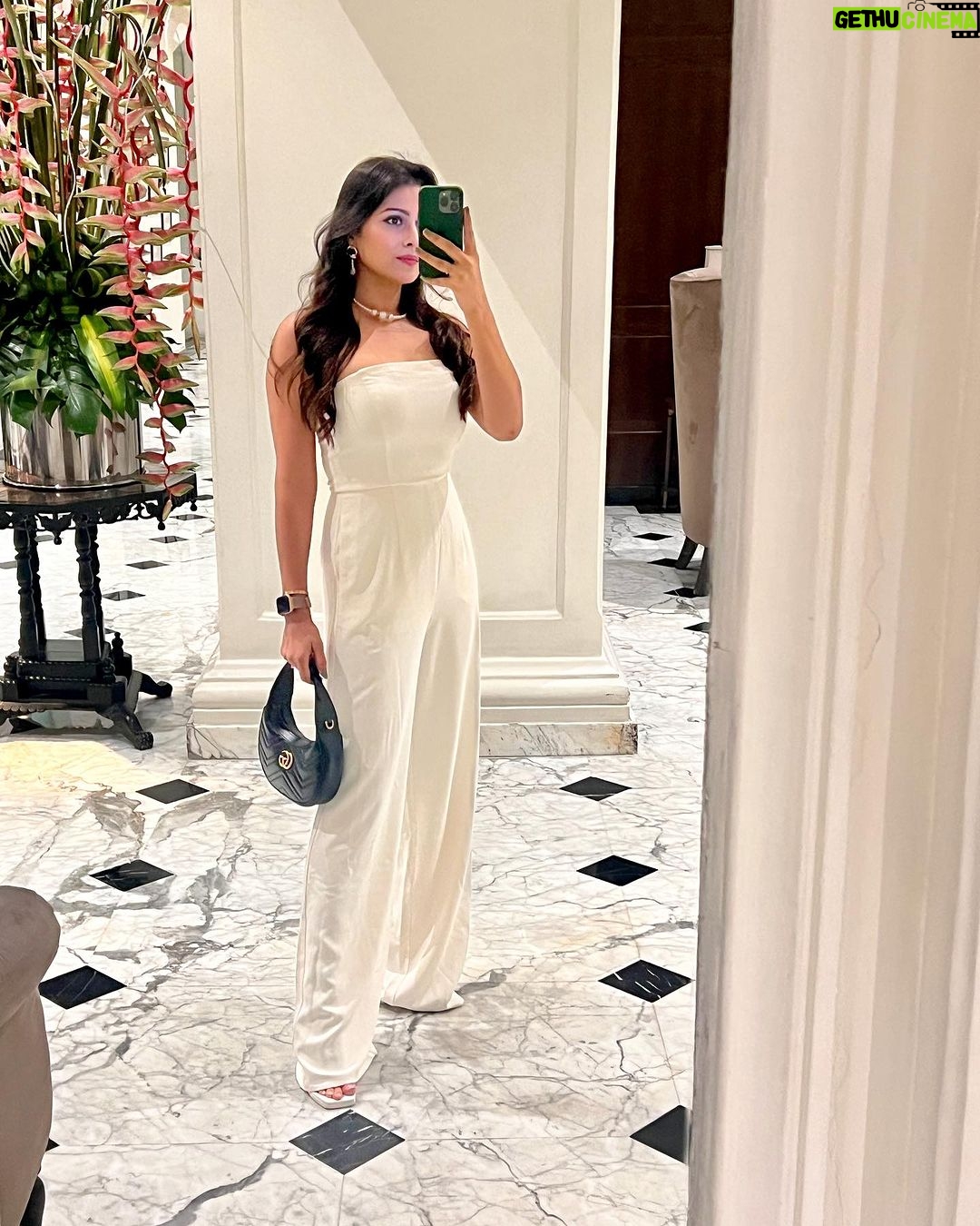 Aparna Dixit Instagram - Can’t ever go wrong with white 🤍 Colombo, Sri Lanka