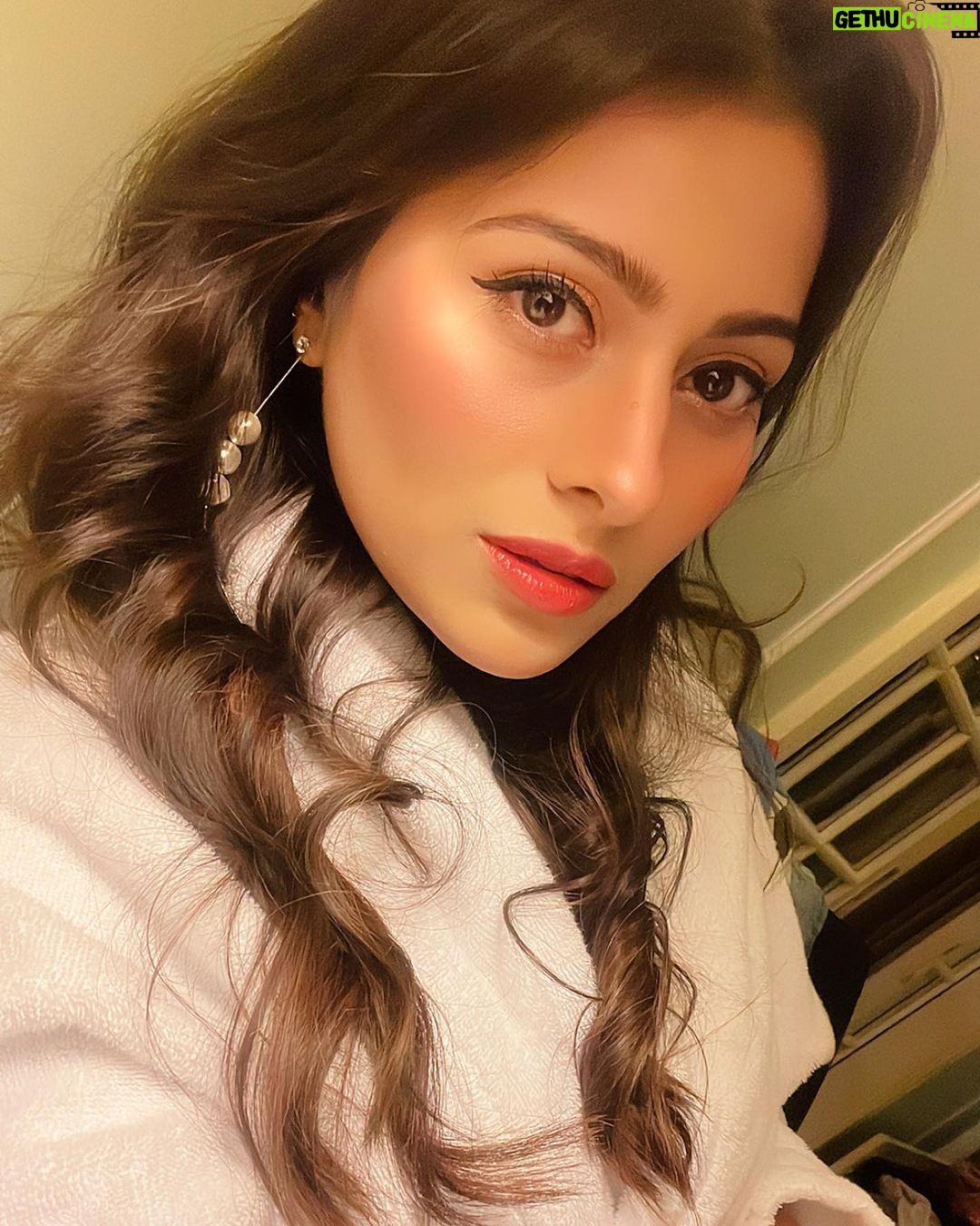 Aparna Dixit Instagram - Selfies >>>>> Felt cute might delete later.