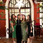 Aparna Dixit Instagram - A tale of beautiful walls and four friends, yummy dinner with no ends failed attempt of following trends and issues that our laughter mends. ♾️🤍 #pondicherry Pondicherry