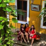Aparna Dixit Instagram - A tale of beautiful walls and four friends, yummy dinner with no ends failed attempt of following trends and issues that our laughter mends. ♾️🤍 #pondicherry Pondicherry