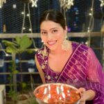Aparna Dixit Instagram - ✨🪔 शुभ दीपावली 🪔✨ Outfit @sheelasuthar.in PR @mad.micron_ Styling @littlepuffsofhappiness @_vaishnavii.3011