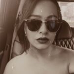 Apoorva Arora Instagram - I bring a certain “fikr ko dhuein mein udata chala gaya” that doesn’t sit right with “main zindagi ka saath nibhata chala gaya”