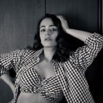 Apoorva Arora Instagram - तेरी ये अदा जानिये तुझे न पता जानिये है ऐसा नशा जानिये मेरे दिल को पार करें 🎞 @apooarora 📸 @arunoday_india with @nikonindiaofficial Nikon z6 ii camera with a 24-70mm f/2.8 lens. #theportraitsindia #portraitsmag #persfamous #portraits_mf #portraitsquad #moodyportraits #earthportraits #igpodium_portraits #degports #portrait_blog #portraithairgoal #portraitstream #portraitfeed #senseports #discoverportrait #ThePortraitCentral #AGameOfPortraits #acreativevisual #eyecandy_collective #discoverportrait #indiaphotofam ⁣⁣ #arrayphotole ⁣⁣ #germanphotofam #theesotericrealist #fashionphotography #portraiture #fineartphotography Mumbai - मुंबई
