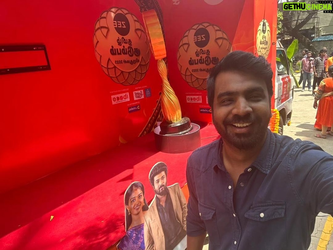 Archana Chandhoke Instagram - வண்டி கெளம்பிருச்சு...உங்க Area-ku நம்ம வண்டி வருது...!!! இதே மாதிரி நீங்களும் எங்க வண்டியோட ஒரு Selfie எடுத்து Zee Tamil Page-ah Collab பண்ணுங்க...!!!🧡🔥 Zee Tamil குடும்ப விருதுகள் 2023. #ZeeTamilKudumbaVirudhugal2023 #ZTKV #ZTKV2023 #ZeeTamil